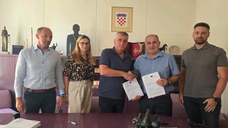 Gradonačelnik Bulj potpisao ugovor za izgradnju zgrade Sveučilišta u Sinju