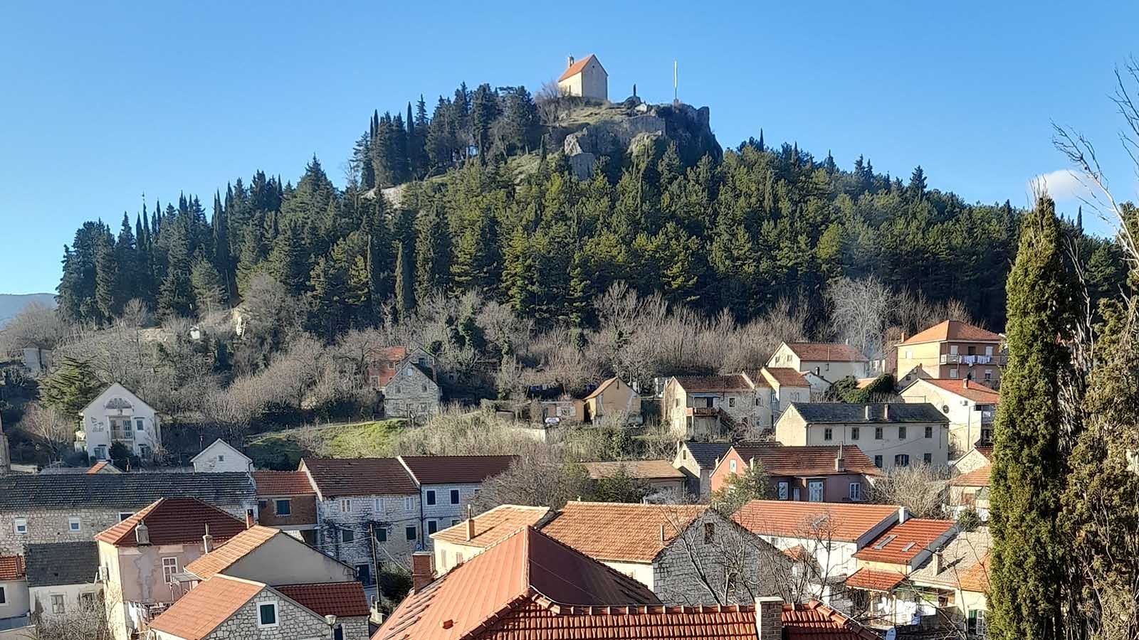 Rok za podnošenje inicijativa za dodjelu javnih priznanja Grada Sinja za 2026. godinu traje do 9. lipnja 