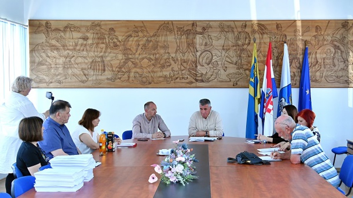 GODINA MANDATA Miro Bulj prvi uveo uskrsnice u Sinju, najavio i moguću isplatu 'alkarice'