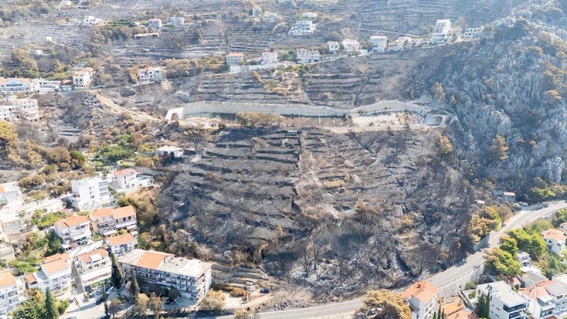 VIDEO: Kako su obranjene ove kuće? Snimke iz zraka pokazuju kakav su nevjerojatan posao odradili hrabri mještani i vatrogasci