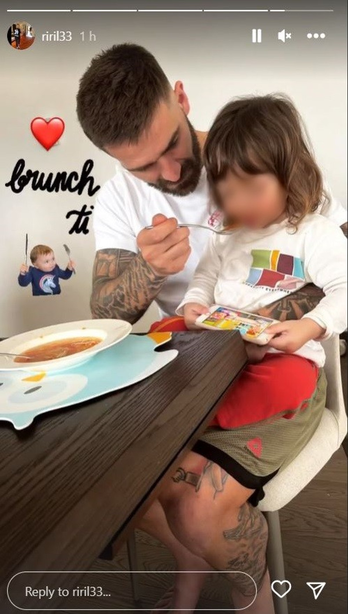 ZA RAZNJEŽITI SE Iris podijelila preslatku sliku Marka kako hrani Lorenza