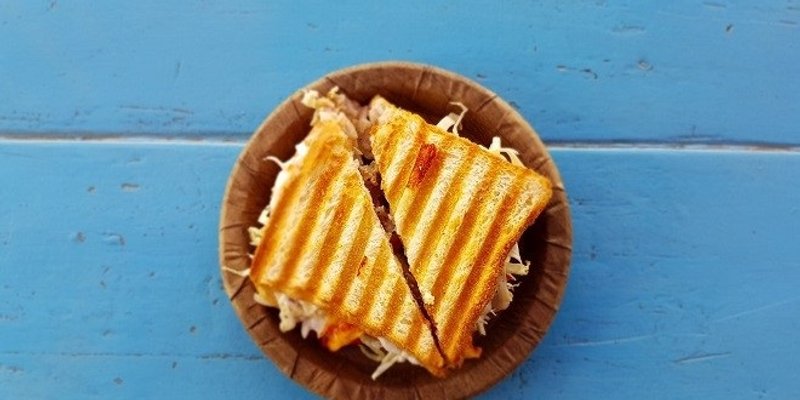 Muškarac i žena pojeli sendviče sa štanda, umrli su