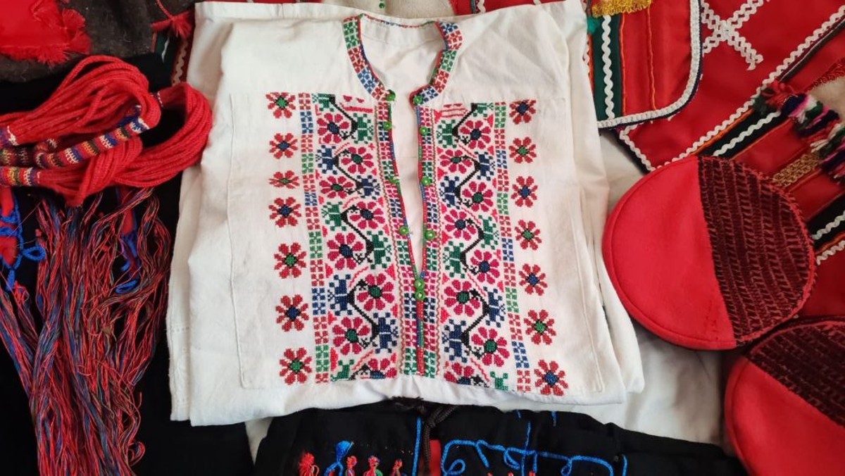 FOTOGALERIJA Bake čuvaju tradiciju izrade nošnji - ponos vrličkog kraja u svakoj niti