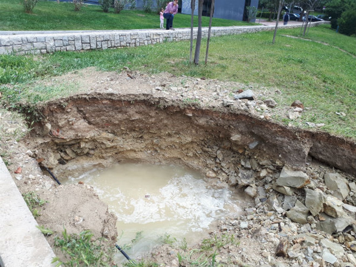Popucale cijevi, Skalice pod vodom!