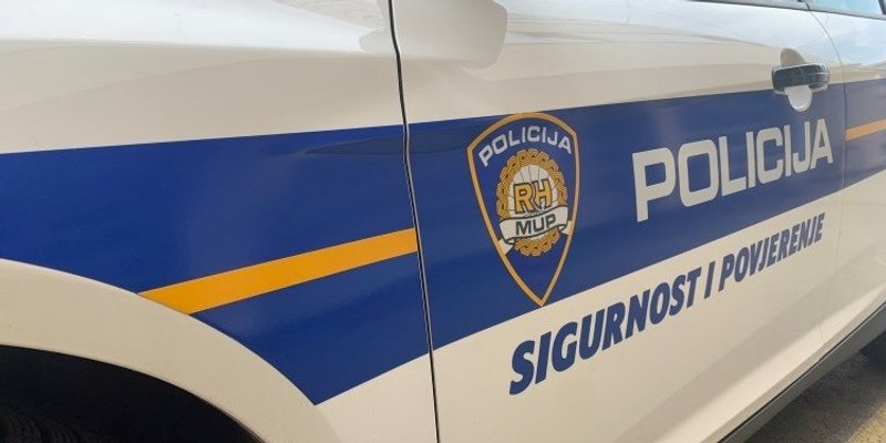 Policajac za novac otisnuo granične pečate u putovnicu BiH državljanina