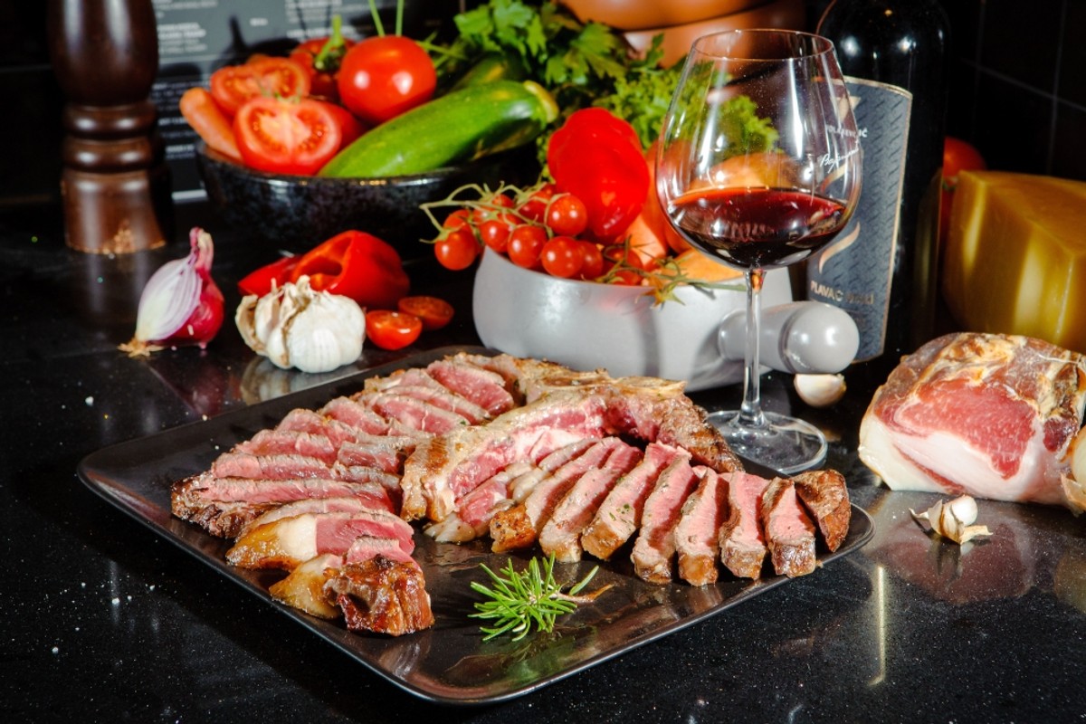 Bajamonti donosi ozbiljne razloge za izlaske vikendom -  potpuno preuređeni interijer s binom i DJ pultom miriše na hit pizze i steakove 