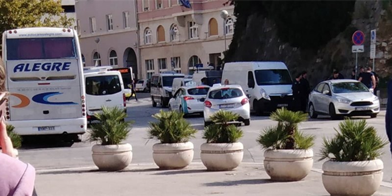 Autobus mađarskih navijača u centru Splita