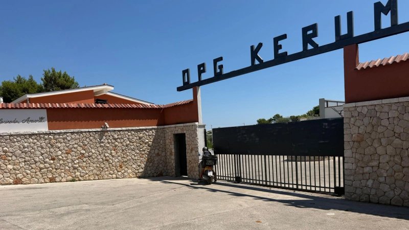 FOTO-UBOD Poštar nije mogao uručiti pošiljku Kerumu, ostavio poruku...