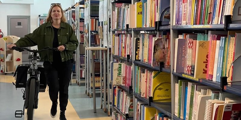 FOTO/VIDEO Prva splitska knjižničarka na biciklu: Knjige vozim onima koji više ne mogu do njih