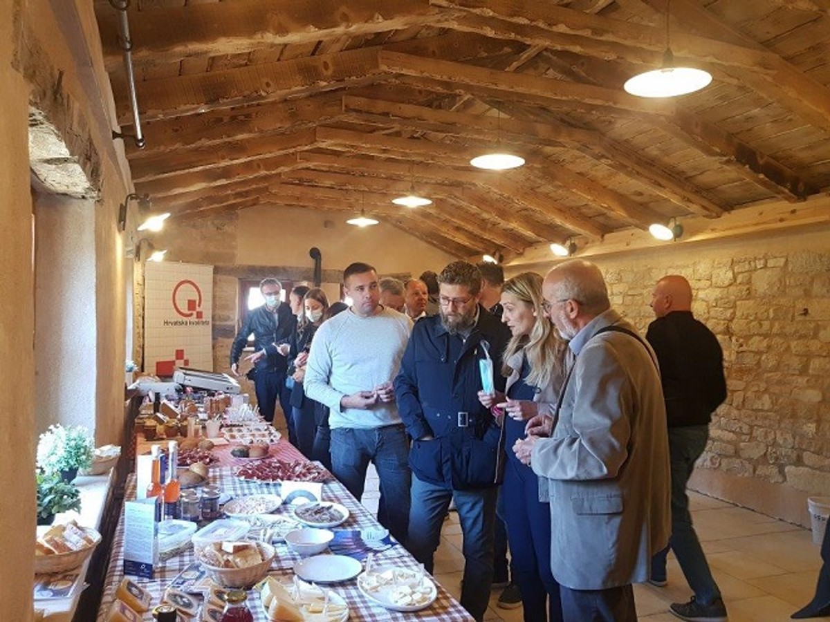 B2B SUSRETI Domaći dalmatinski proizvodi na stolovima hotela i restorana