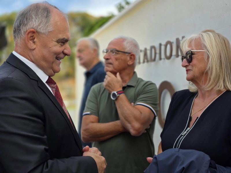 FOTO: U Imotskom otkriven spomenik Mati Parlovu
