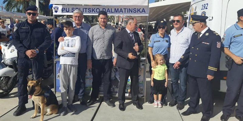 SAJAM MOGUĆNOSTI Tradicionalni program na Rivi za prevenciju zlouporabe droge, alkohola, vršnjačkog nasilja...