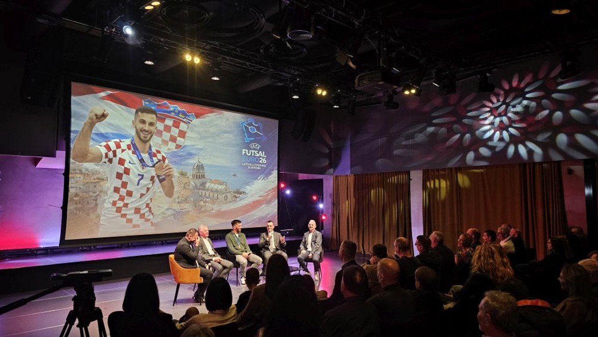 Učenici Ekonomske škole Šibenik na svečanom prijemu u čast Franca Jelovčića