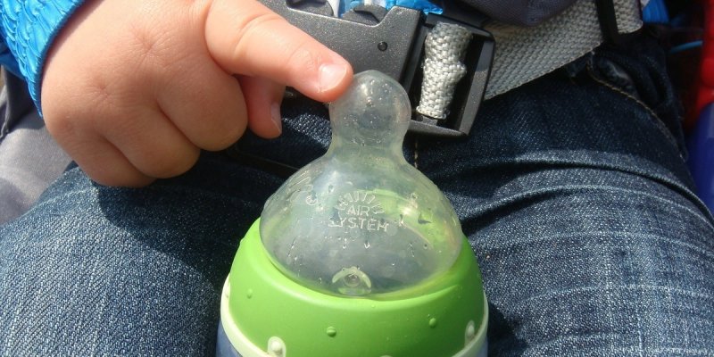 Ne jenjava skandal sa zatrovanom hranom za dojenčad: Nova povlačenja