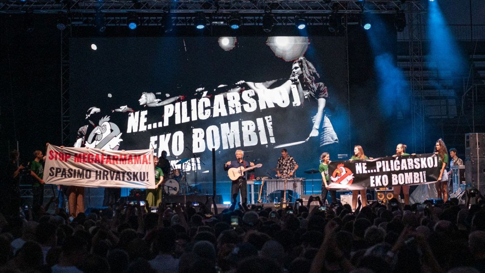 VIDEO Aktivisti 'upali' na Rundekov koncert, provjerite kako je on reagirao