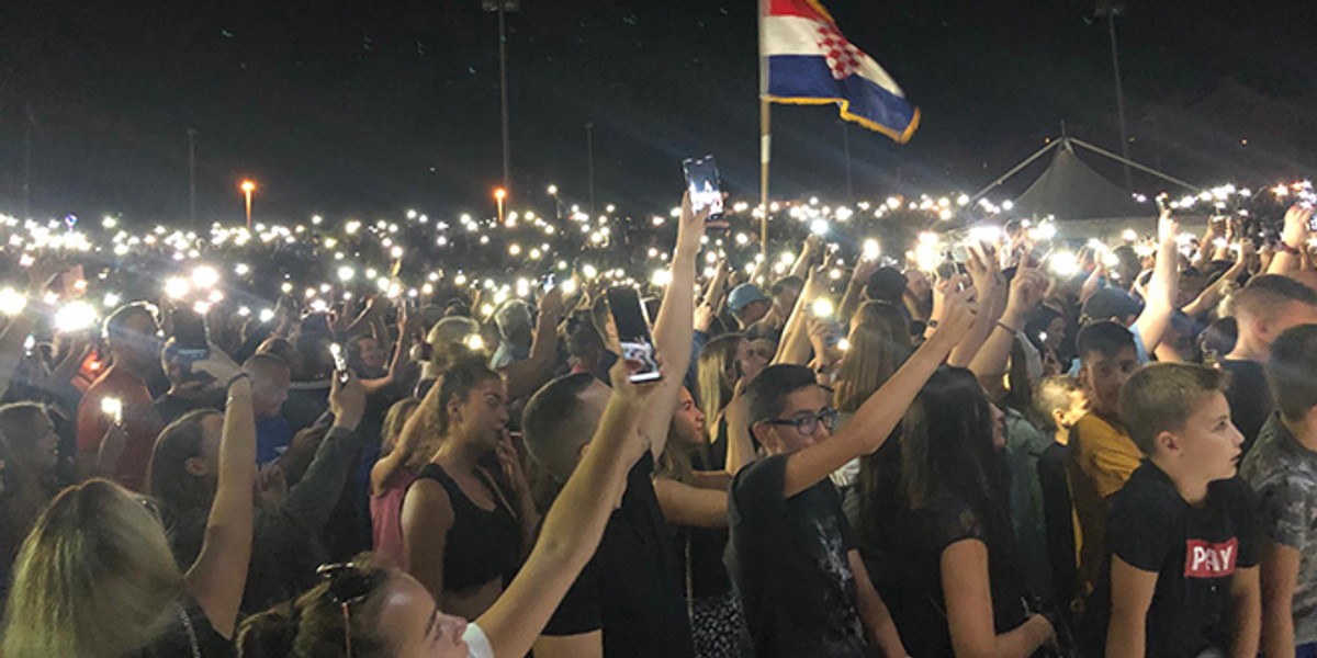 ZAVRŠIO KONCERT U SOLINU Thompson: Nekima je sporna 'Bojna Čavoglave', sporna je njima i hrvatska država!