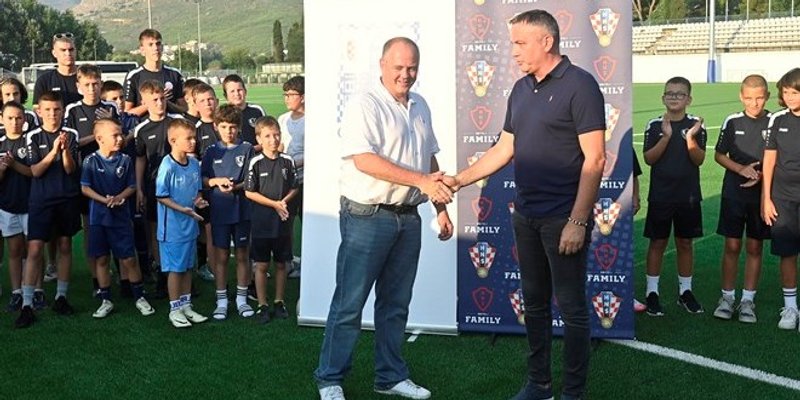 Kustić u Stobreču otvorio novi teren s umjetnom travom Nogometnog kluba Primorac