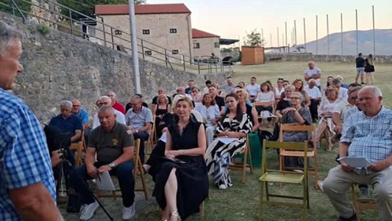 'Stijeg slobode' u Kninu ove godine odnijela Ivona Kero s pjesmom 'Mojoj obitelji'