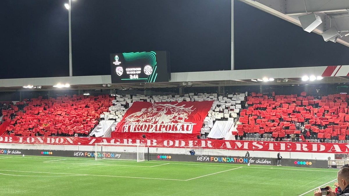 Navijači Thuna zapalili baklju u prvoj minuti