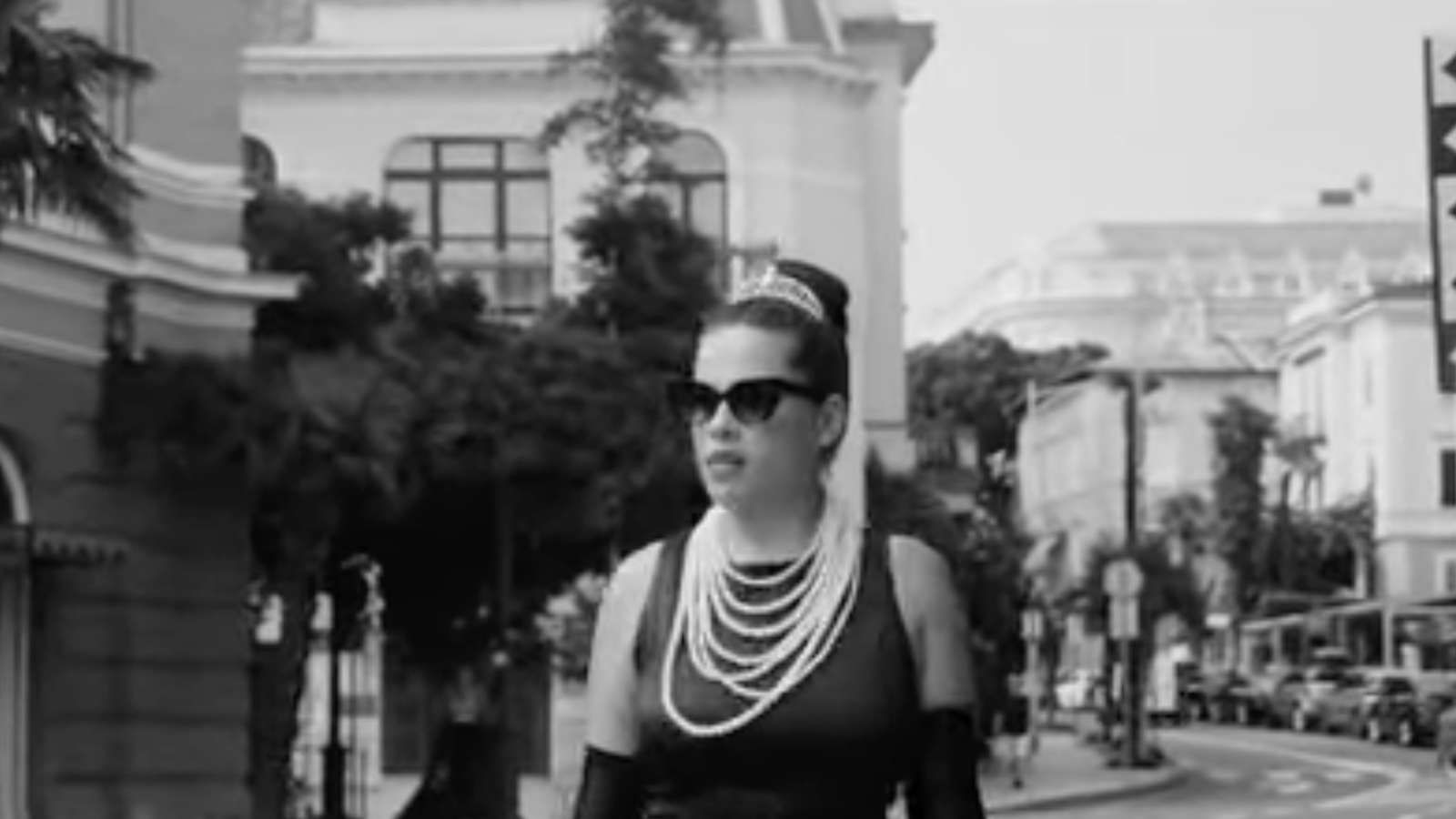 VIDEO Audrey stiže u Šibenik u duhu filmske i modne ikone