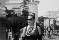 VIDEO Audrey stiže u Šibenik u duhu filmske i modne ikone