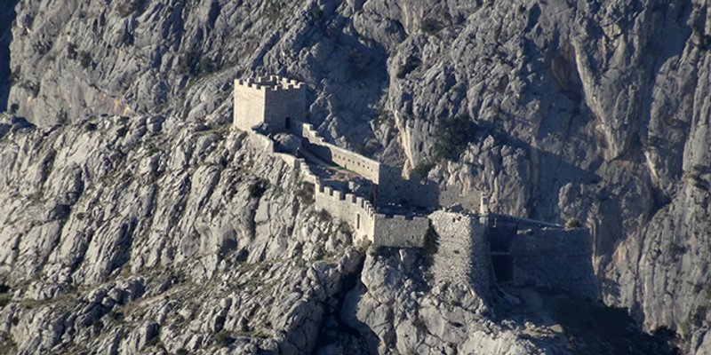 Saznajte povijest fascinantnih omiških tvrđava