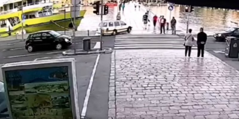 OBJAVLJENA SNIMKA Prošao kroz crveno i krenuo preko pješačkog mosta u Zadru