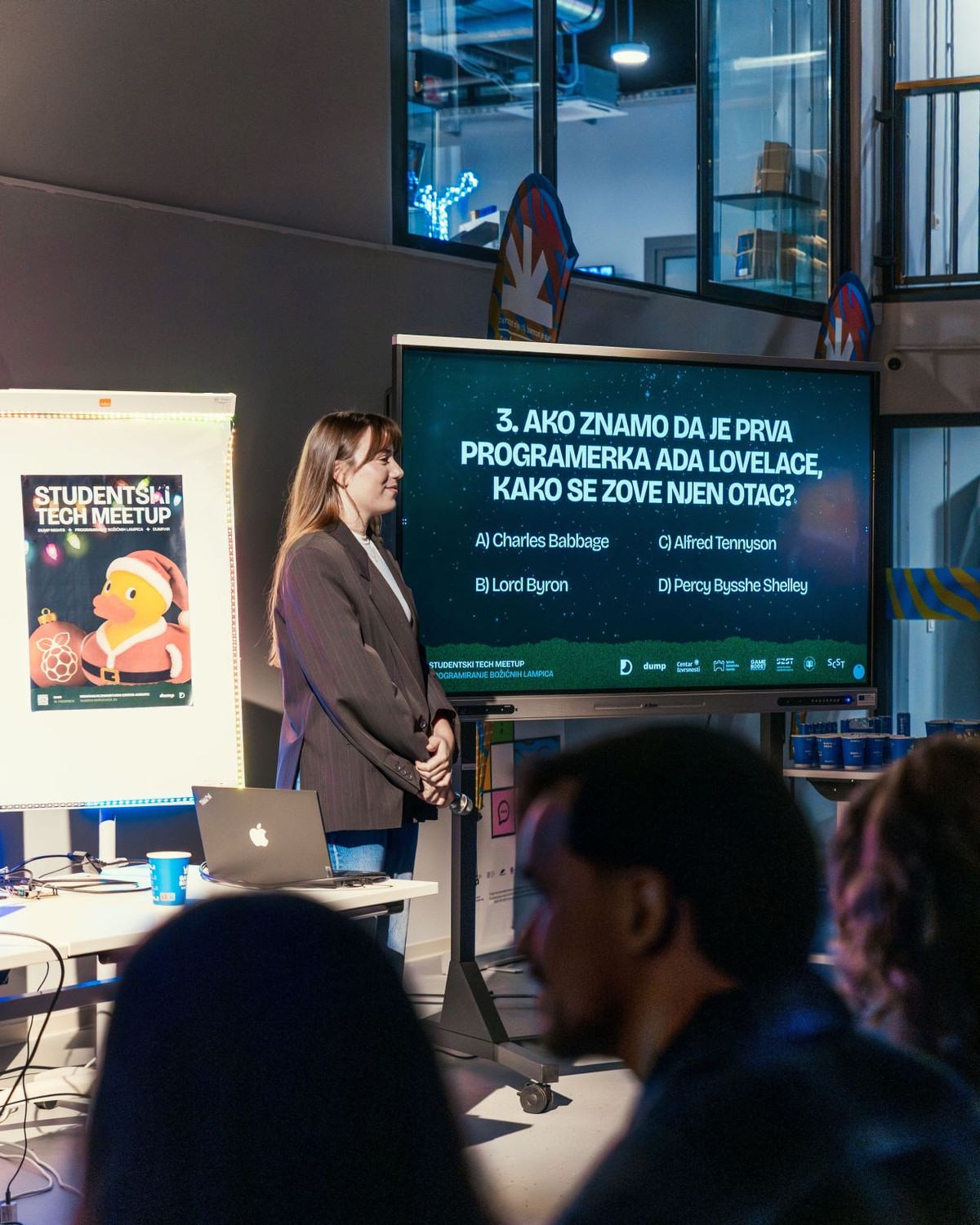 DUMP NIGHTS 'Saznajte kako frekvencije, valovi i ritam postaju animacije na ekranu'