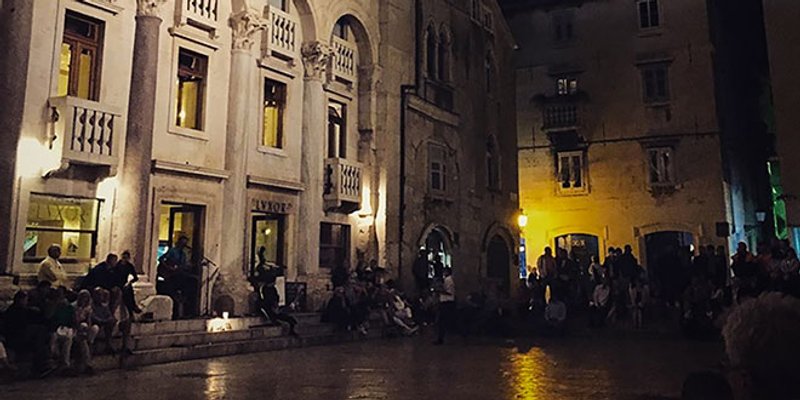 Vikend za ljubitelje pizza u restoran/kavani Lvxor po cijeni od 6,99 eura (52,63 kn)