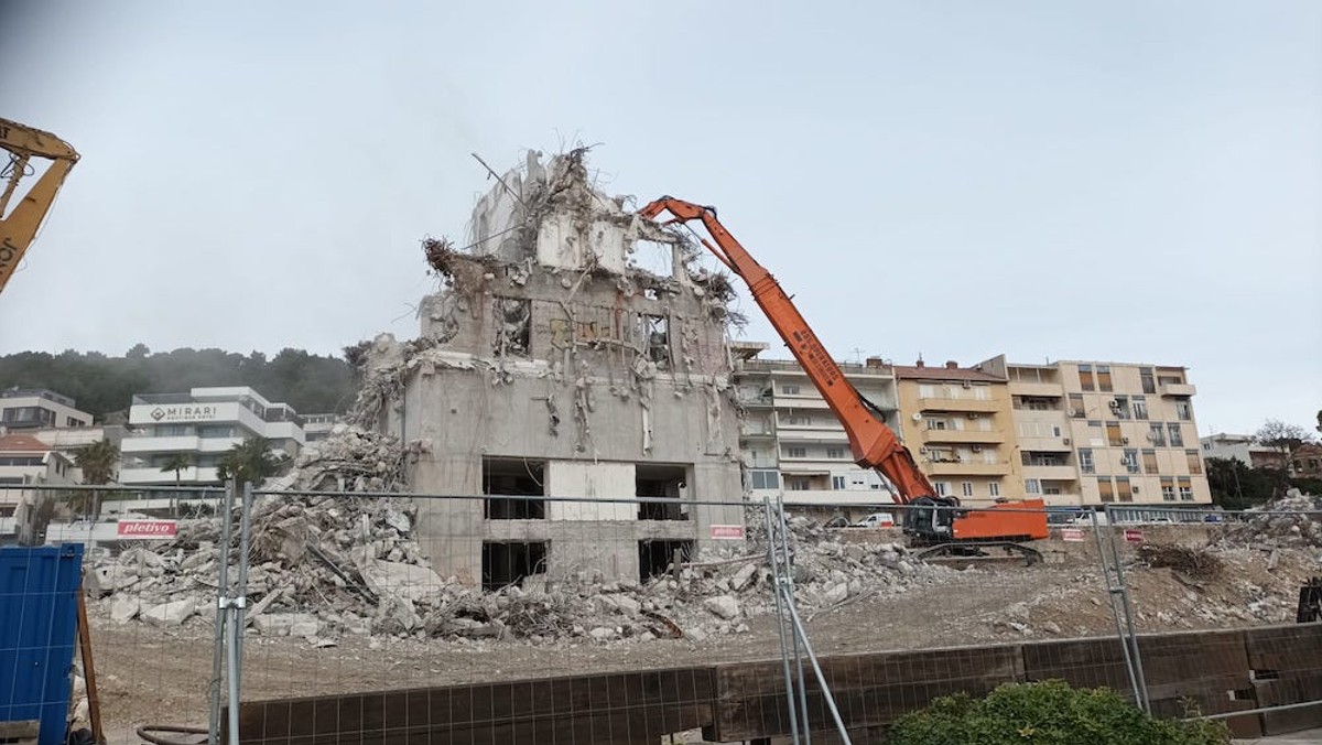 Rušenje hotela Marjan | foto: Veljko Martinović