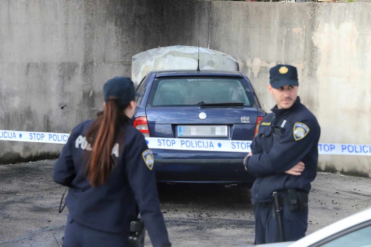 Požar auta u Solinu | foto: Veljko Martinović