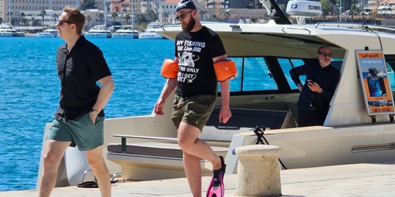 FOTO/VIDEO Šetnja u perajama centrom Splita znači samo jedno - sezona je započela