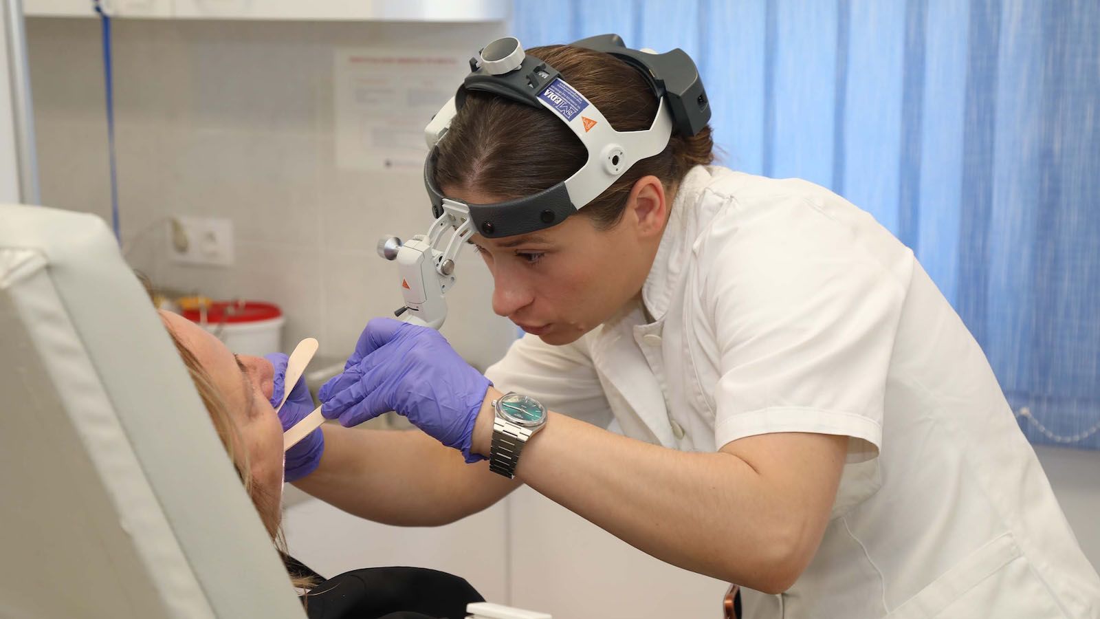 FOTO Grad Makarska i KBC Split: U jednom danu pregledano više od 400 građana