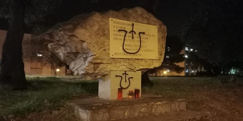 TJEDAN DANA KASNIJE Opet išarana ploča Prvom splitskom partizanskom odredu na Plokitama