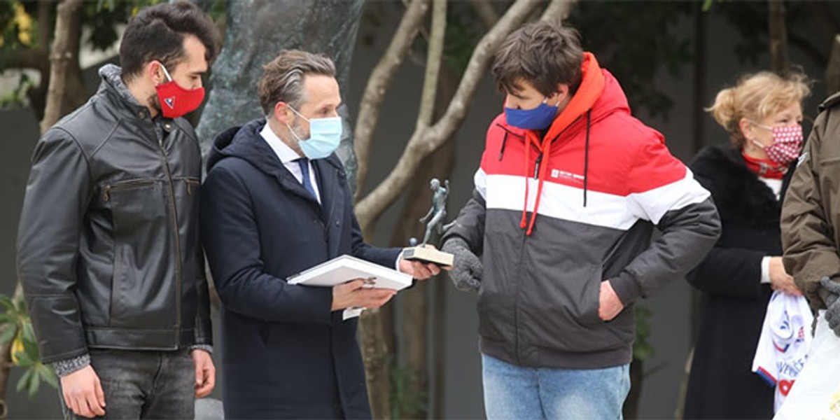 Otvaranje spomenika: 'Nekako je i simbolično da Frane Matošić i njegov kum Bernard Vukas čuvaju Hajduk'