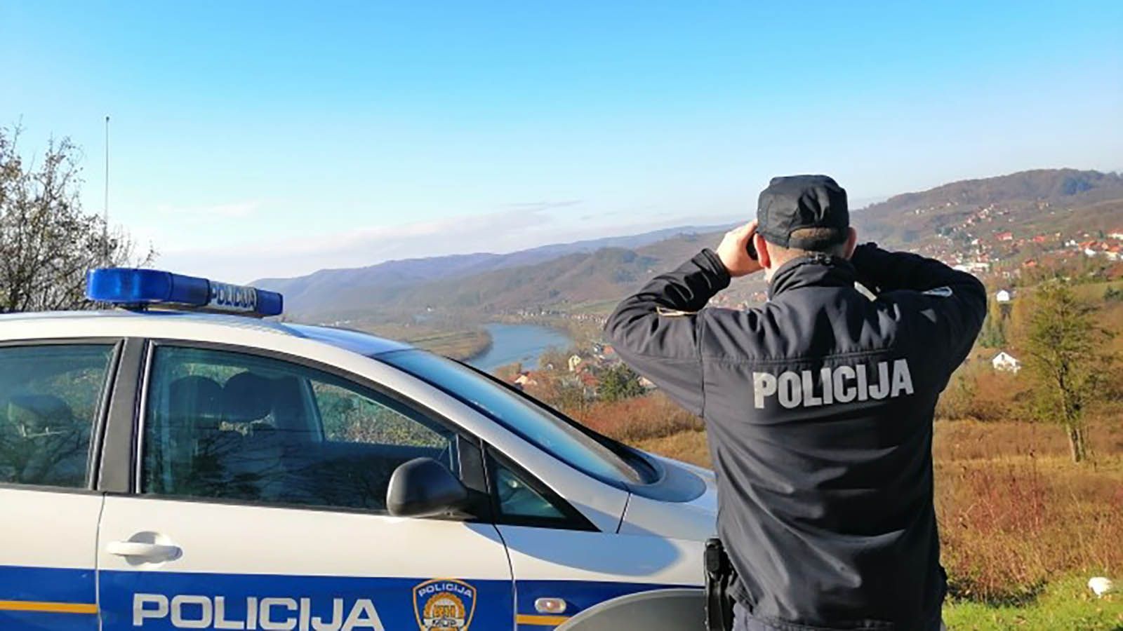 Policija kod Topuskog uhvatila dvojicu krijumčara migranata