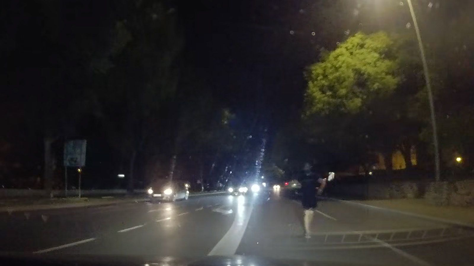 VIDEO Opasna scena u Splitu: 'Padobranac' izletio pred automobil u Vukovarskoj