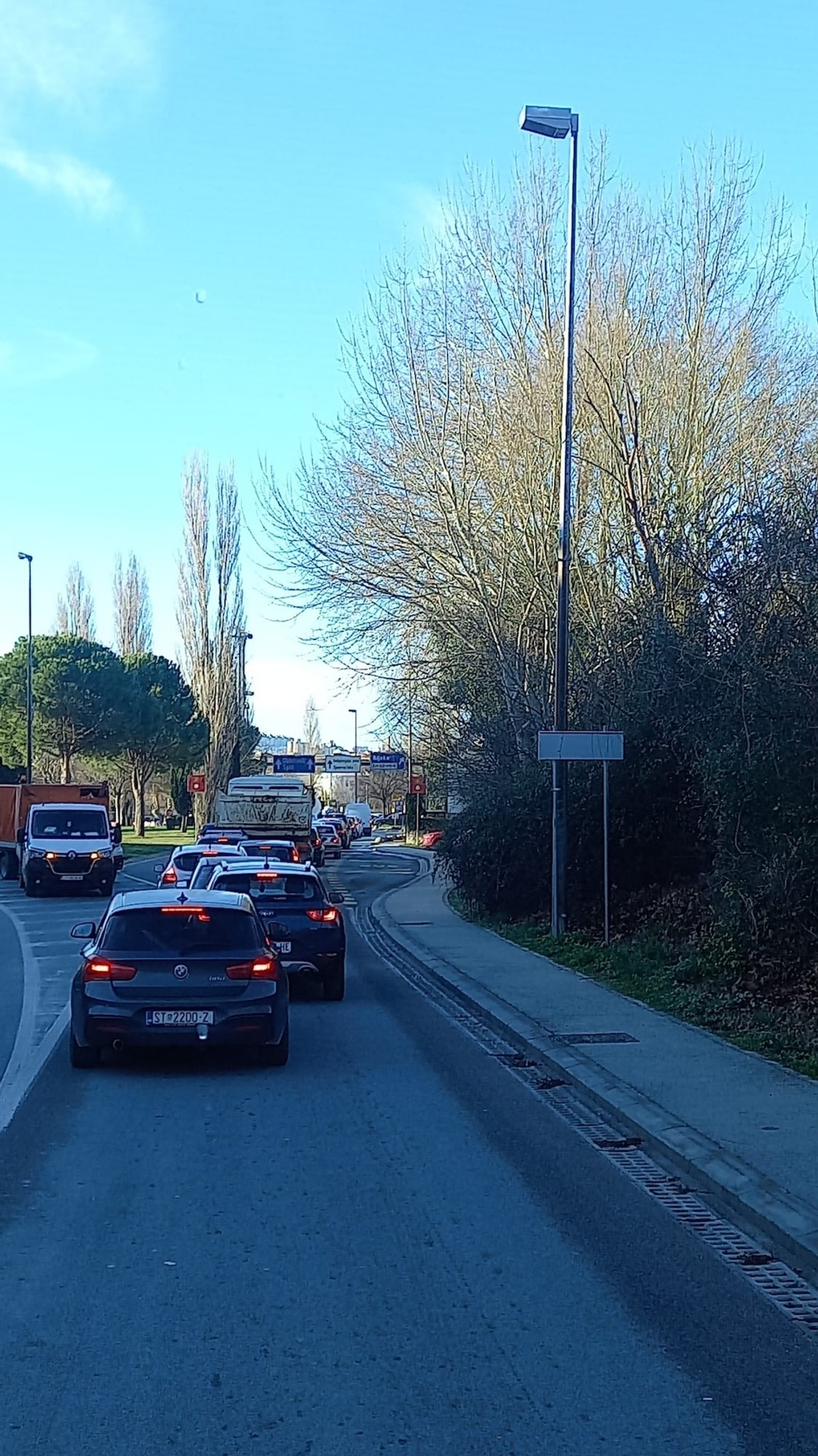 OGROMNA GUŽVA Zbog radova na Solinskoj širini autobusi kasne i više od sat vremena