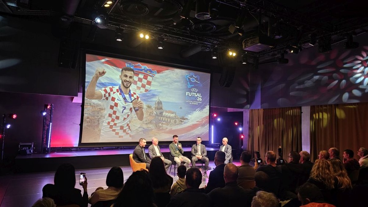 Učenici Ekonomske škole Šibenik na svečanom prijemu u čast Franca Jelovčića