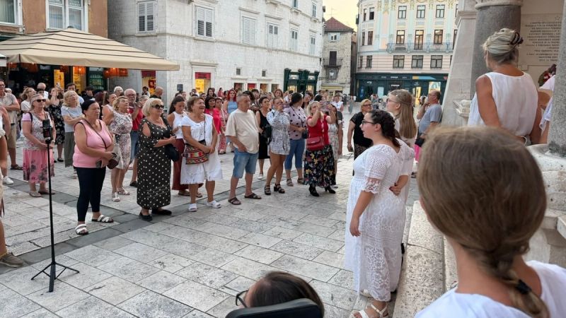 Pjaca pjeva u čast Oliveru, pogledajte video!