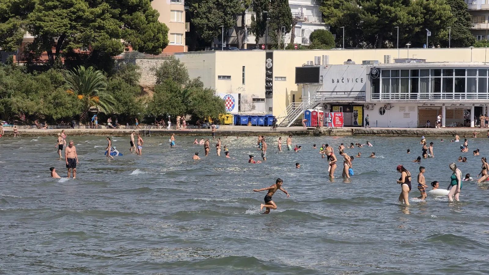 U Dalmaciji sunčano i toplo, bura će oslabiti