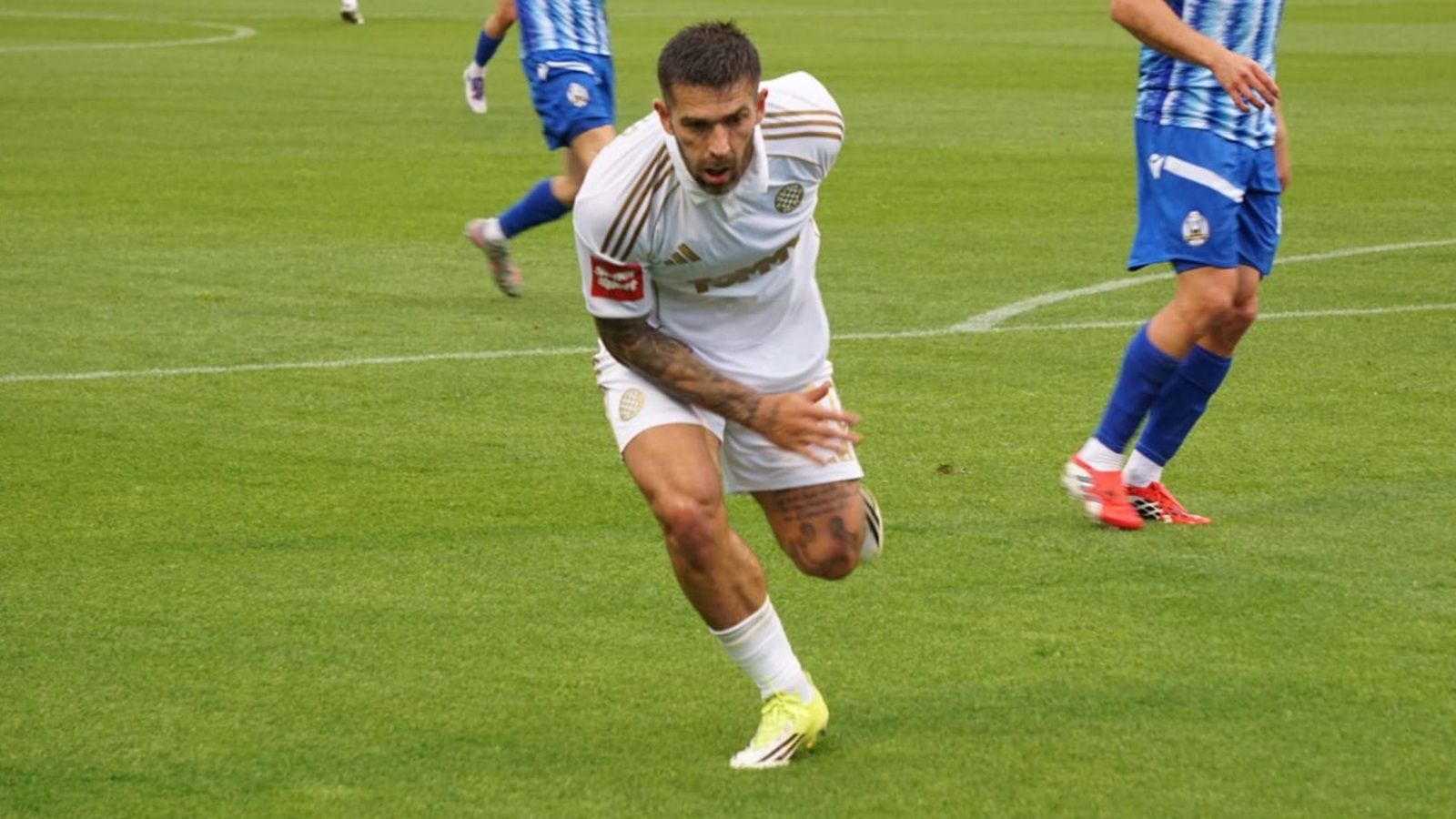 UŽIVO: I dalje je 1:1, poništen gol Livaje!