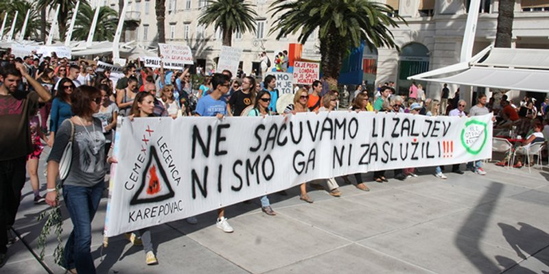 Preko tisuću prosvjednika na Rivi: 'Ovo je naša Oluja, ovo je splitski Bljesak'