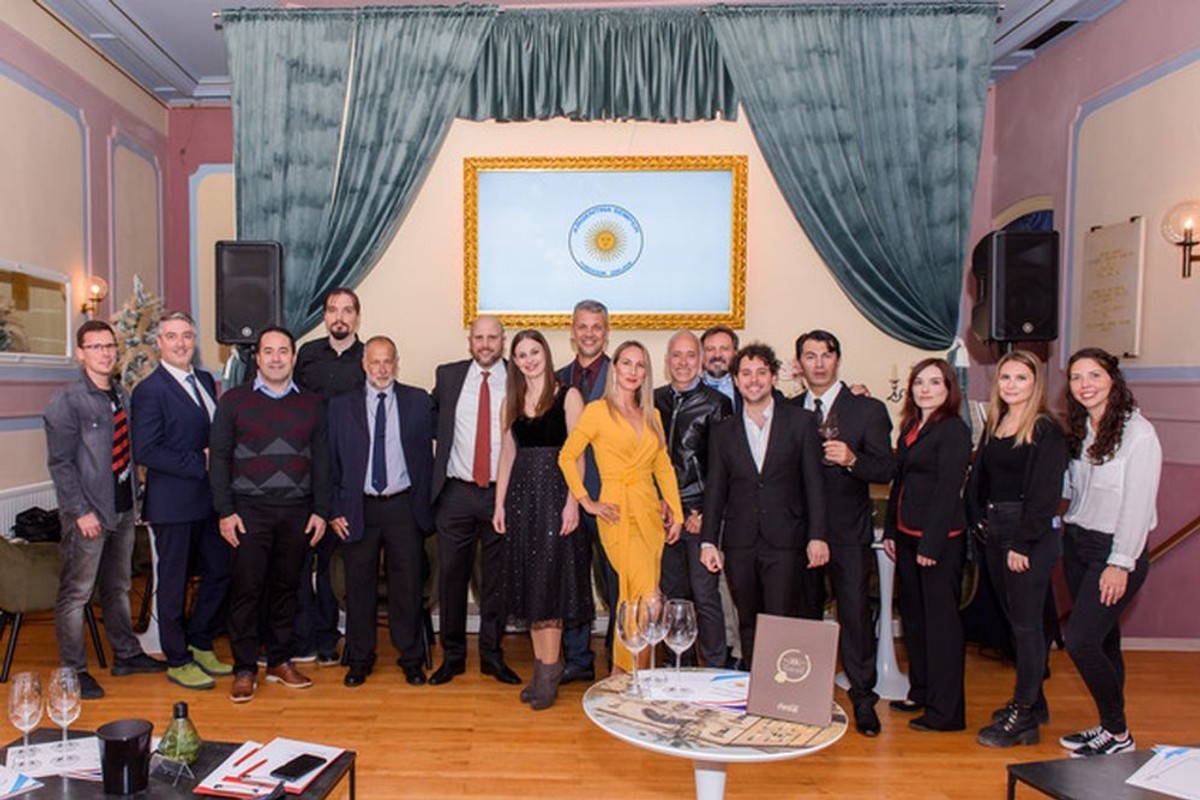 SPLIĆANI VANI VS. STRANCI U SPLITU 'Na roštilju u Argentini pustio sam prijateljima Oliverove pjesme, kasnije je postao moj susjed'