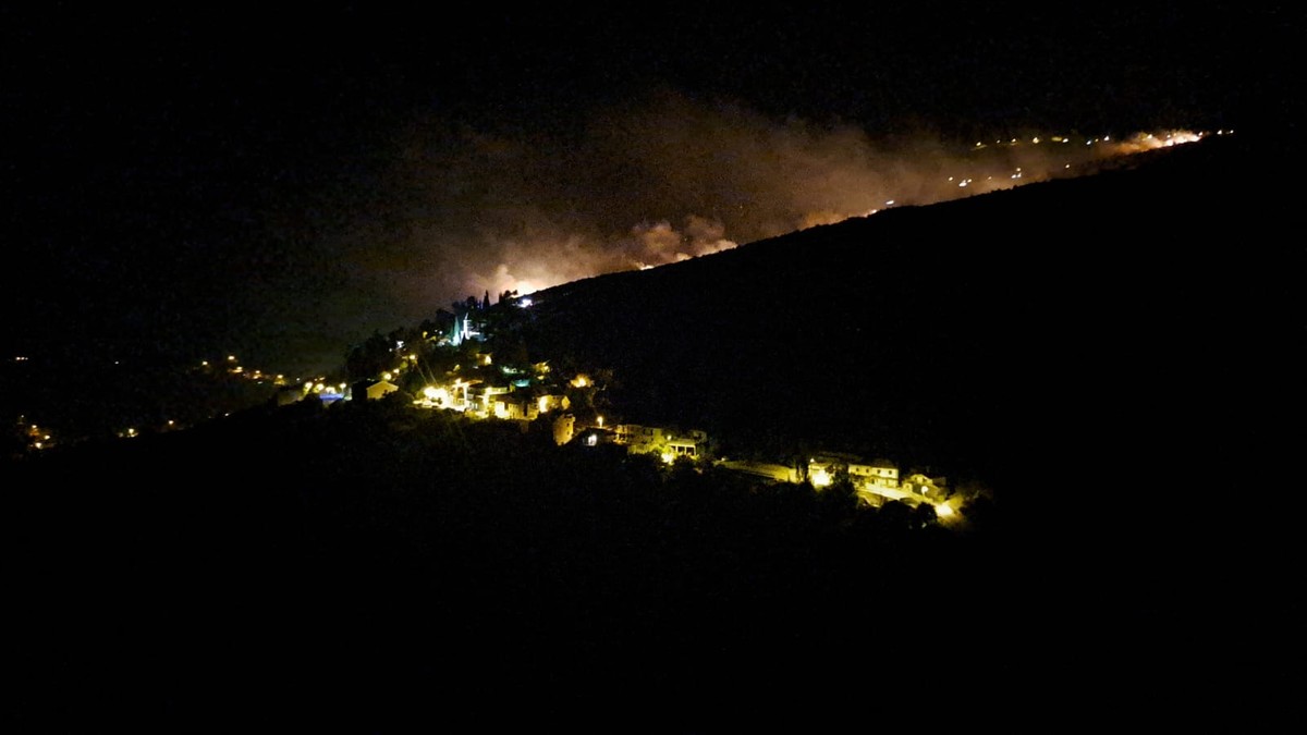 FOTO/VIDEO: Rasplamsao se požar na potezu od Donjeg Sitnog do Gornjeg, brane se kuće