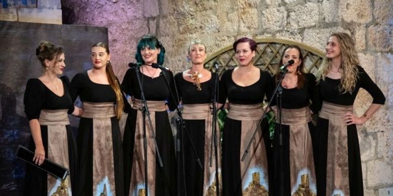 FOTO/VIDEO Proglašene pobjednice Festivala dalmatinskih klapa u Omišu