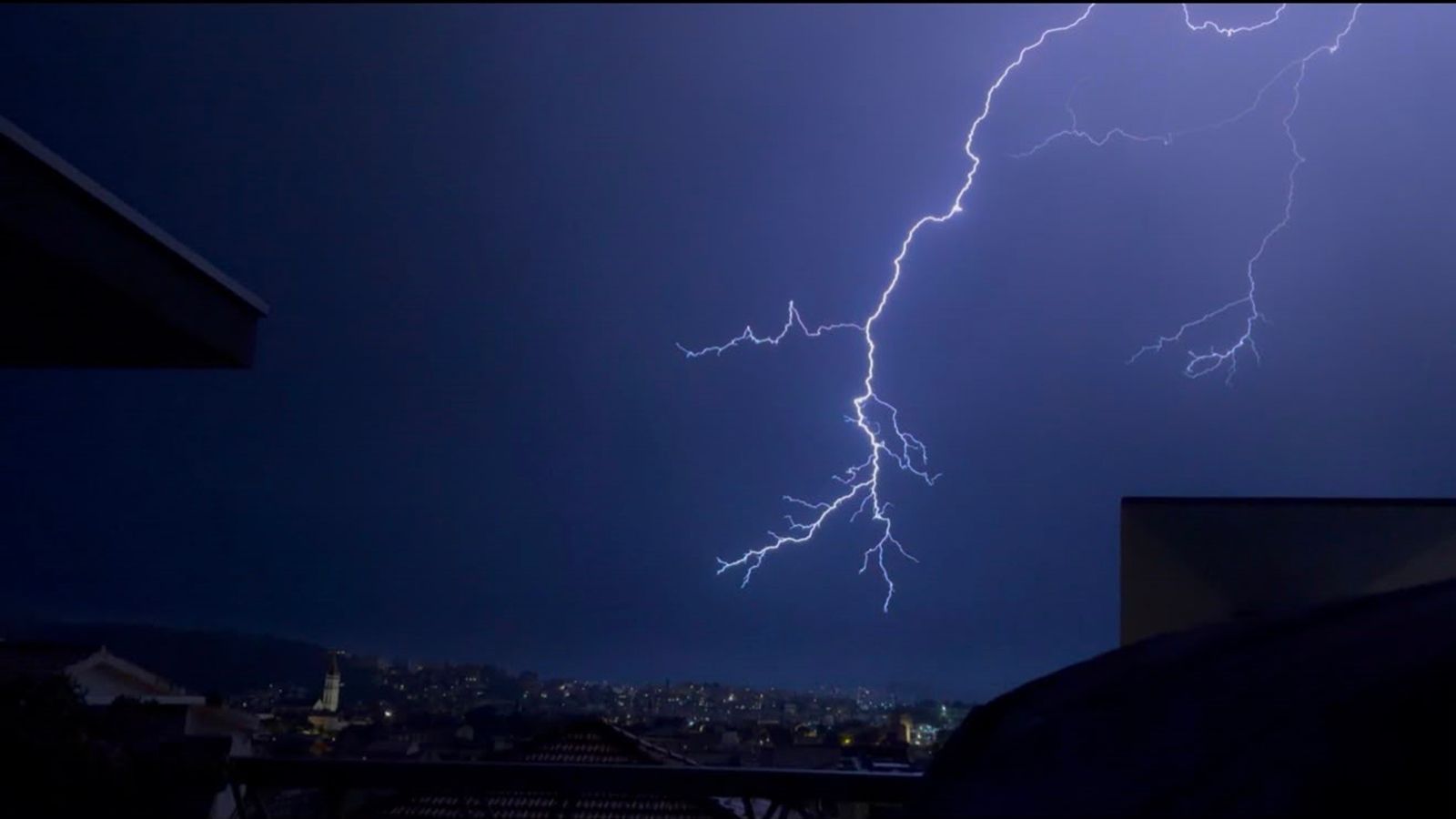 FOTO Opet munje iznad Trogira