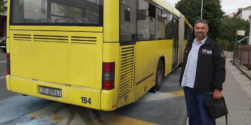 PLANUO U VOŽNJI Zapalila se Prometova osamnaestica, vozač sam ugasio požar