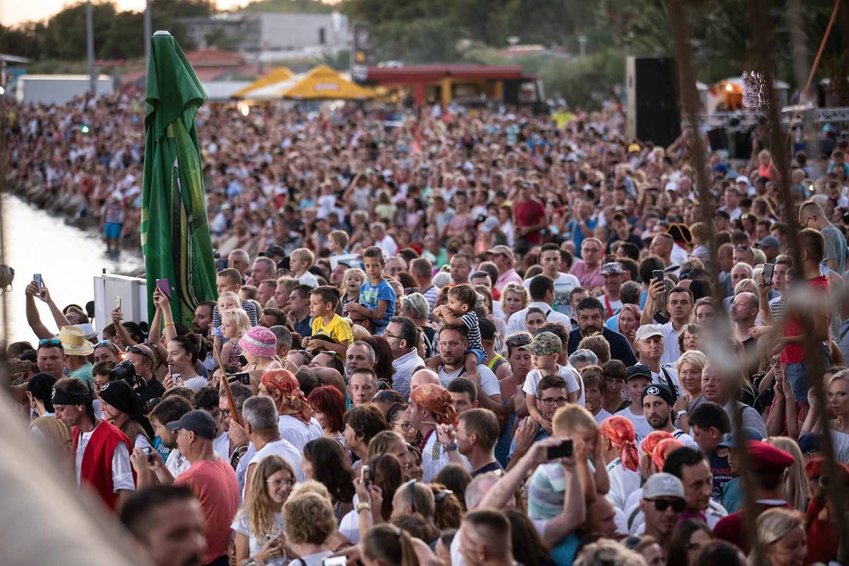 Vraća se najveći gusarski spektakl na Jadranu: Omiška Gusarska bitka 18. kolovoza u novoj Gradskoj luci!