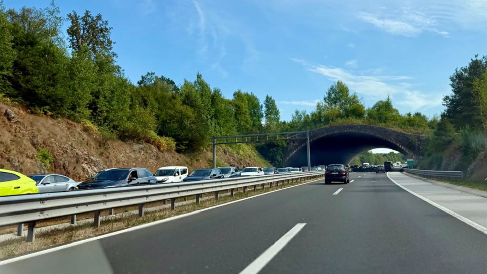 FOTO/VIDEO Kolaps na Dalmatini, vozači izlaze iz automobila